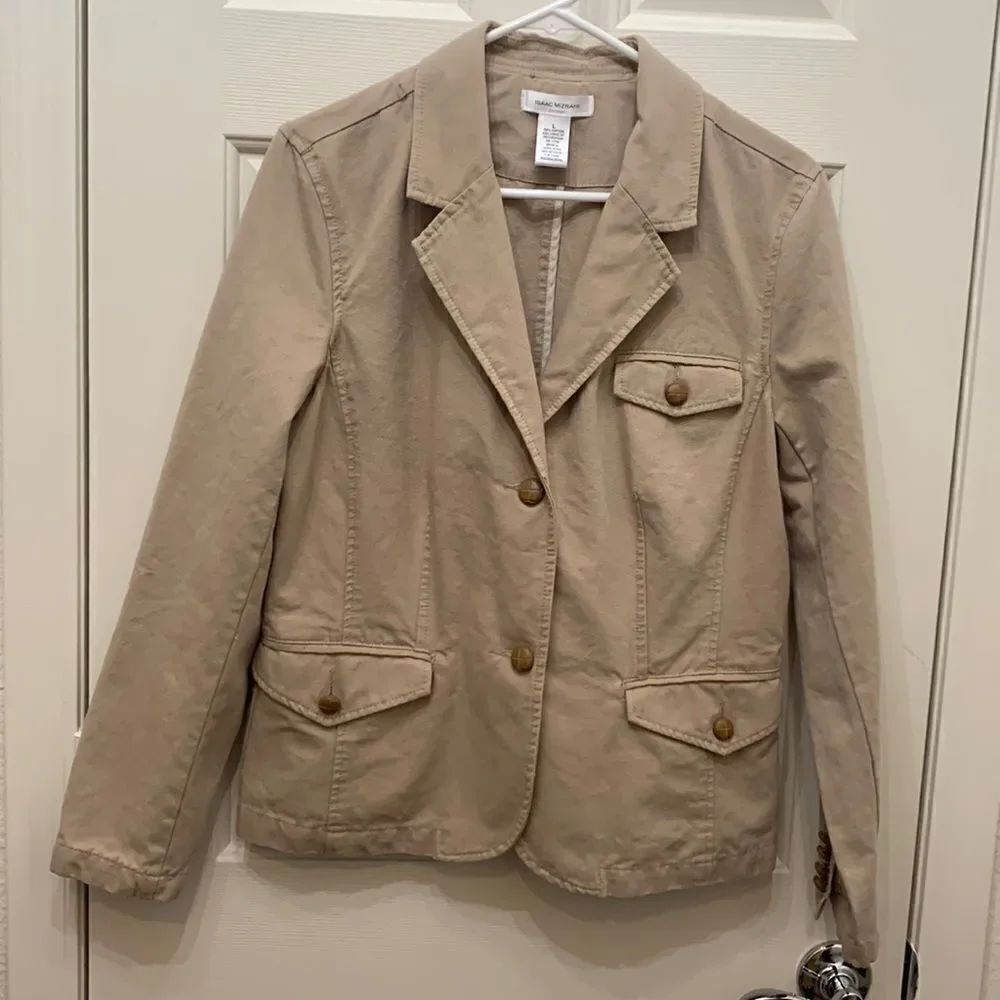 Isaac Mizrahi Large Tan V Neck Button Front Suede Elbow Pads Pockets 💯% Cotton